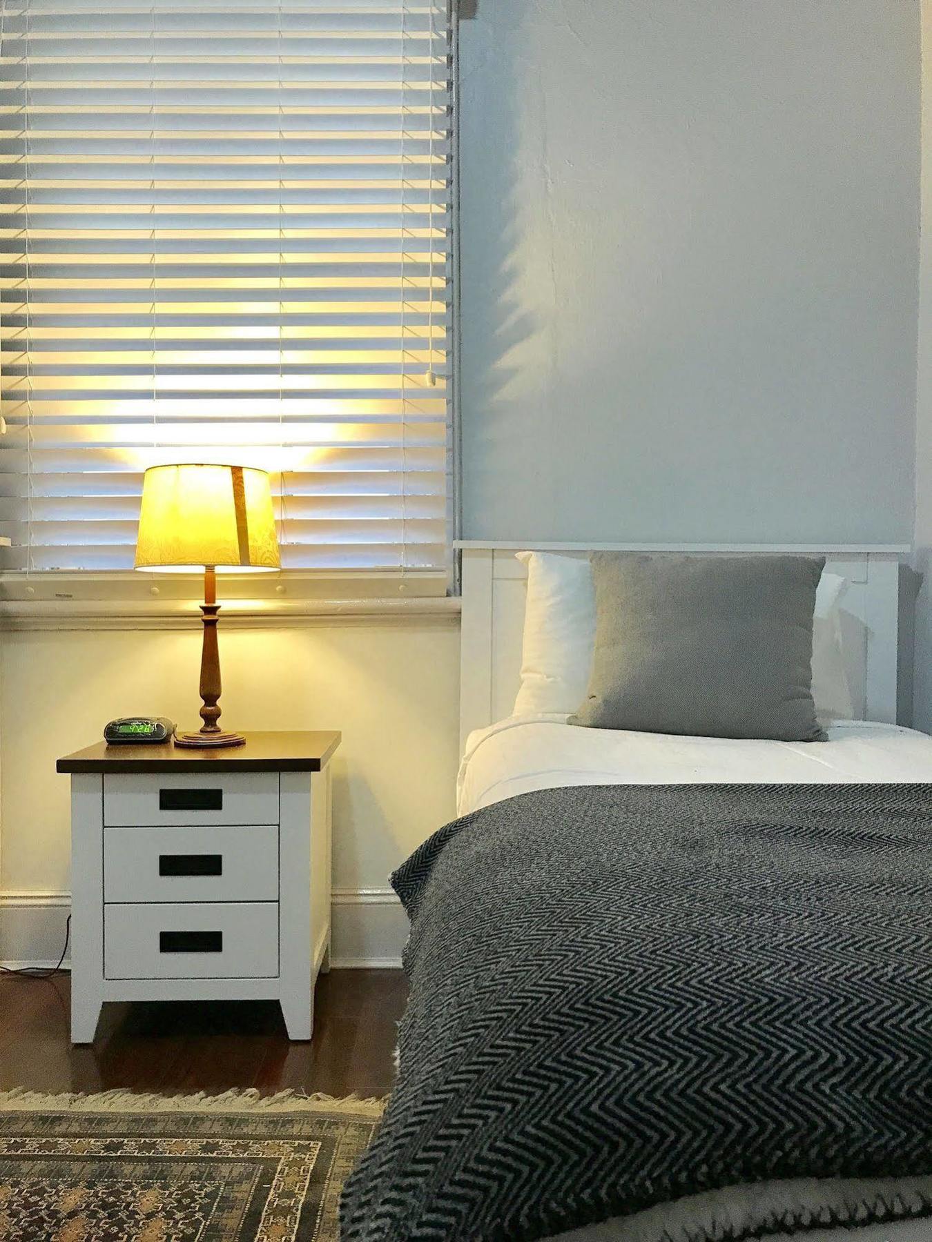 דובו Endeavour Court Motor Inn מראה חיצוני תמונה