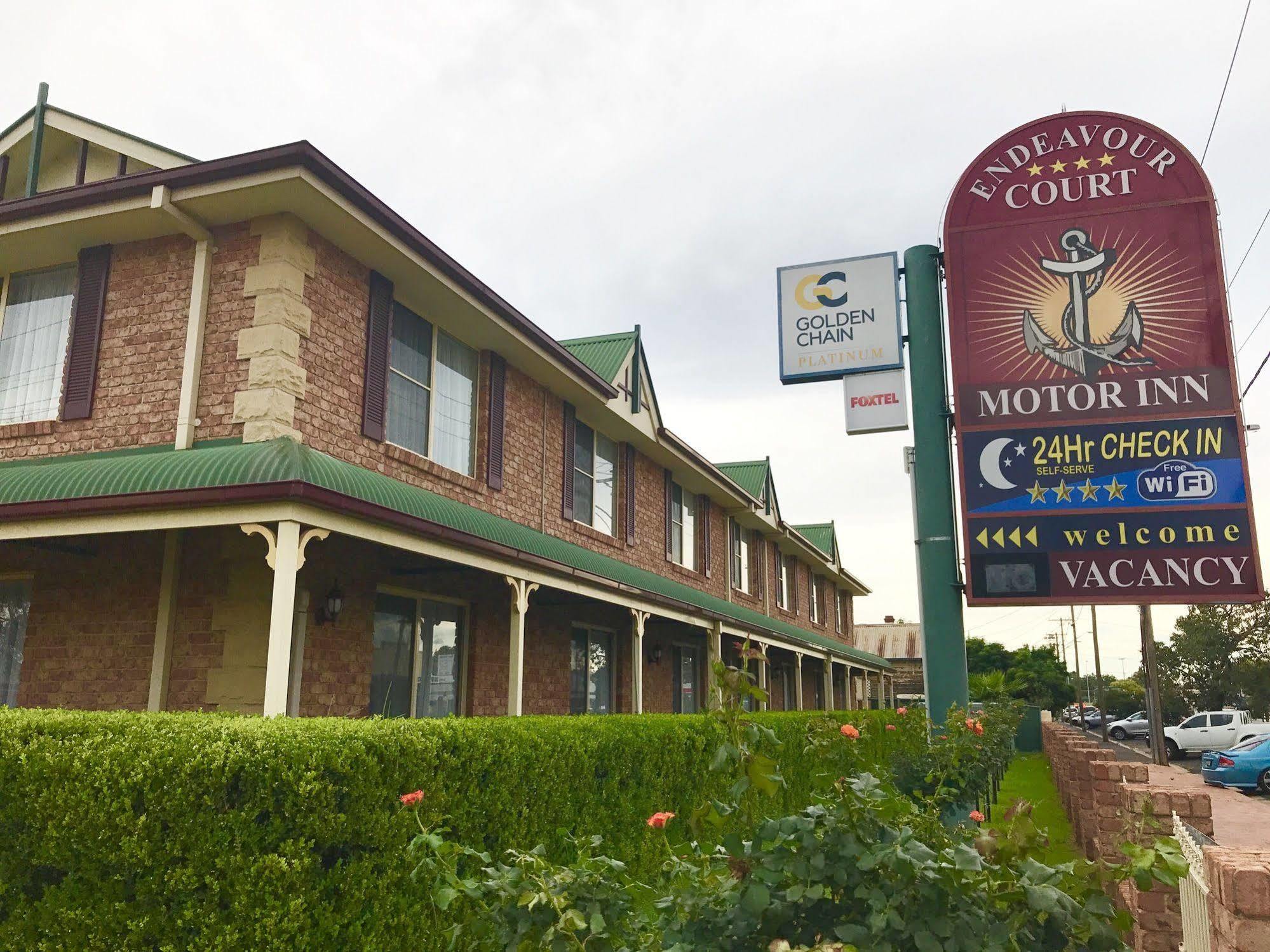 דובו Endeavour Court Motor Inn מראה חיצוני תמונה